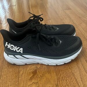 Hoka Clifton 7. Women’s size 8.5. Black/white.